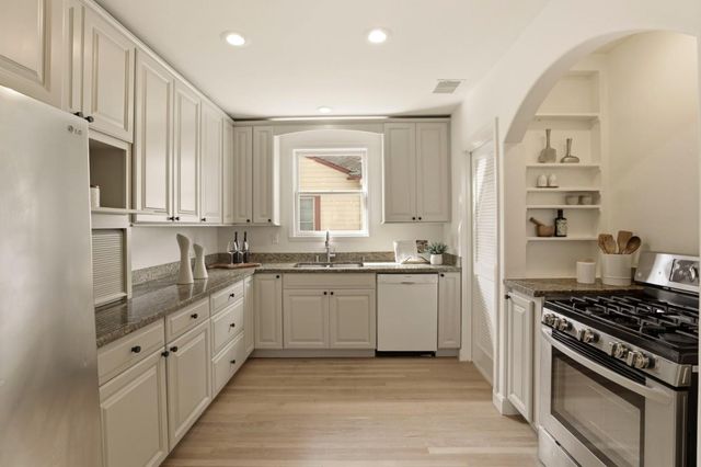 1017 Henderson Avenue, Menlo Park, CA 94025