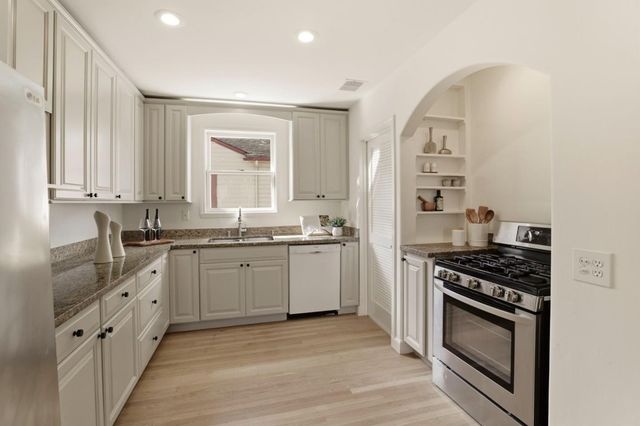 1017 Henderson Avenue, Menlo Park, CA 94025