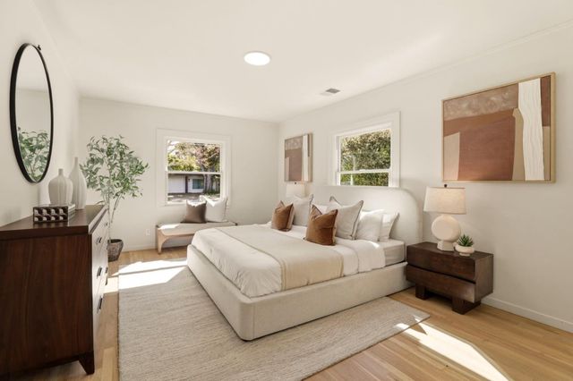 1017 Henderson Avenue, Menlo Park, CA 94025