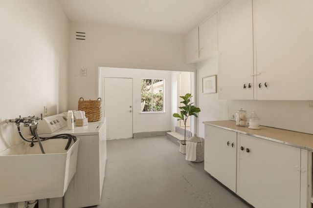 1017 Henderson Avenue, Menlo Park, CA 94025