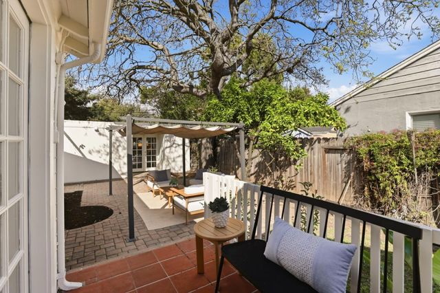 1017 Henderson Avenue, Menlo Park, CA 94025