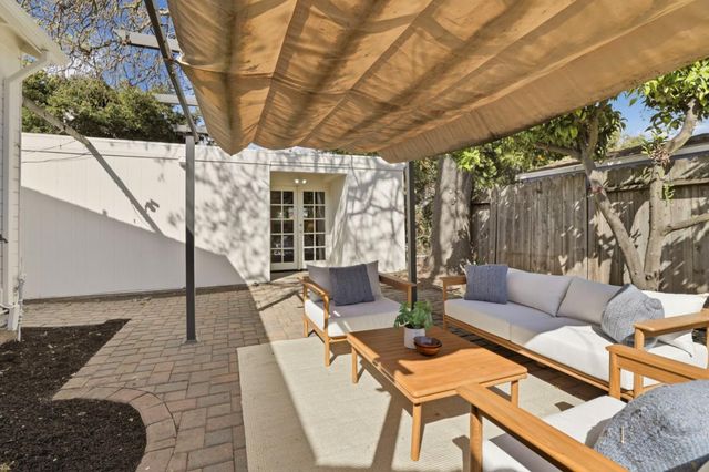 1017 Henderson Avenue, Menlo Park, CA 94025