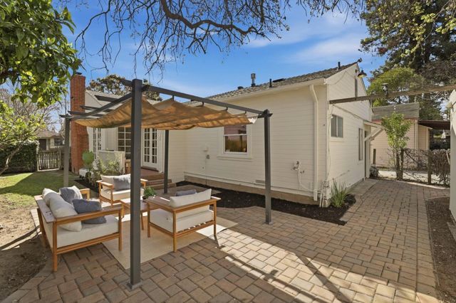 1017 Henderson Avenue, Menlo Park, CA 94025