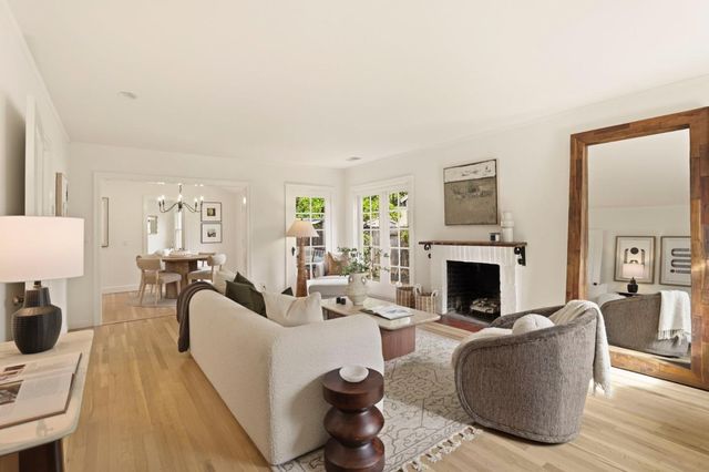 1017 Henderson Avenue, Menlo Park, CA 94025