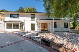 23201 Oxnard Street, Woodland Hills, CA 91367