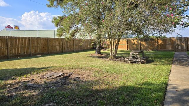 11807 Algonquin Drive, Houston, TX 77089