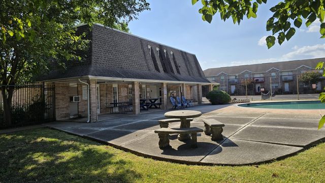 11807 Algonquin Drive, Houston, TX 77089