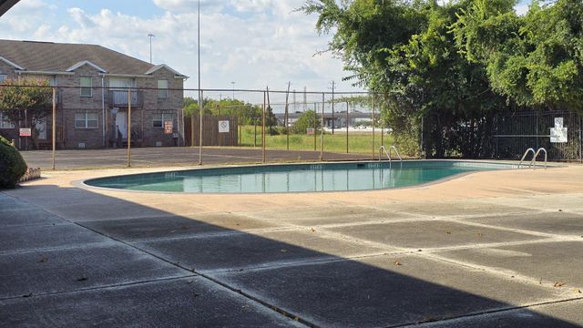 11807 Algonquin Drive, Houston, TX 77089