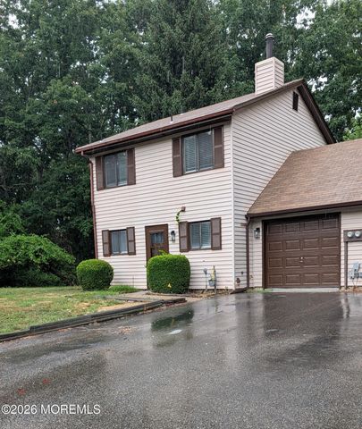 13 Wren Way, Howell, NJ 07731