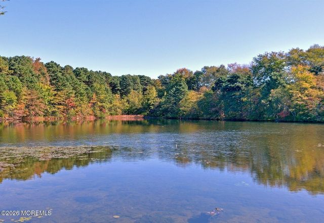 13 Wren Way, Howell, NJ 07731