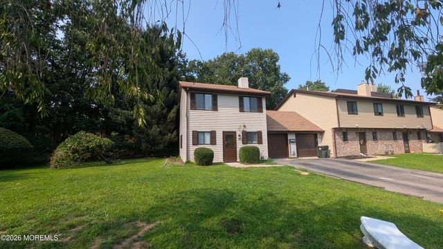 13 Wren Way, Howell, NJ 07731