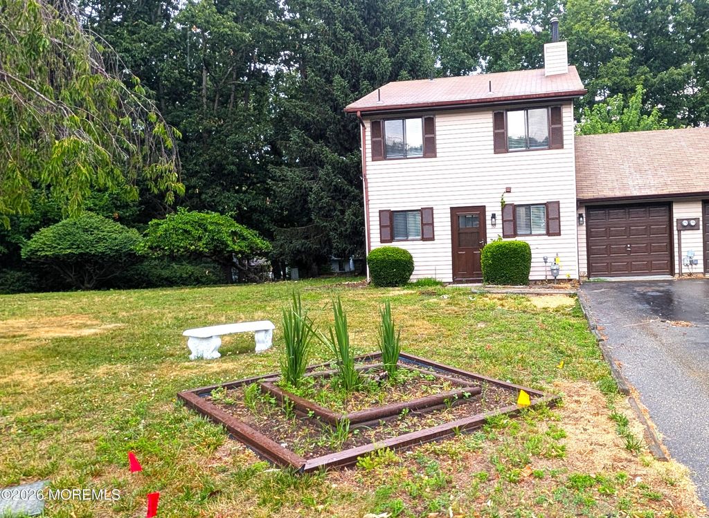 13 Wren Way, Howell, NJ 07731
