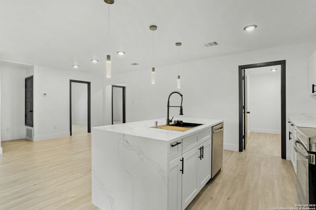 134 Elmo, San Antonio, TX 78225