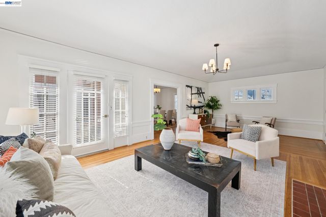 3244 Fernside Blvd, Alameda, CA 94501