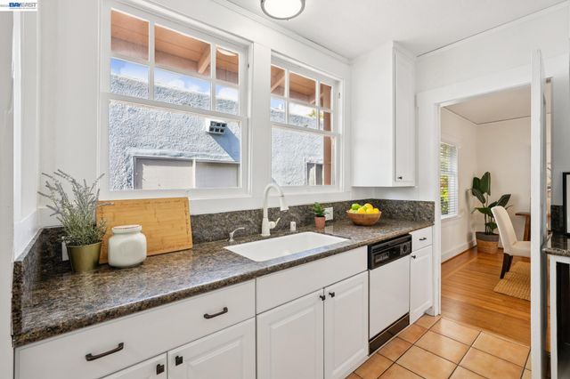 3244 Fernside Blvd, Alameda, CA 94501