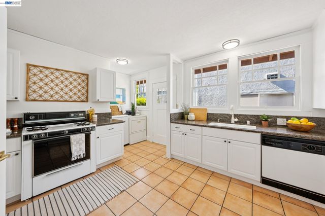3244 Fernside Blvd, Alameda, CA 94501