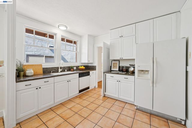 3244 Fernside Blvd, Alameda, CA 94501