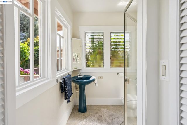 3244 Fernside Blvd, Alameda, CA 94501