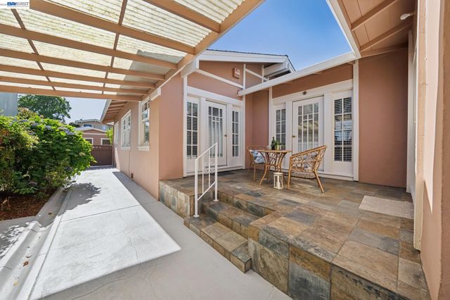 3244 Fernside Blvd, Alameda, CA 94501
