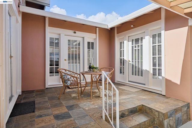 3244 Fernside Blvd, Alameda, CA 94501