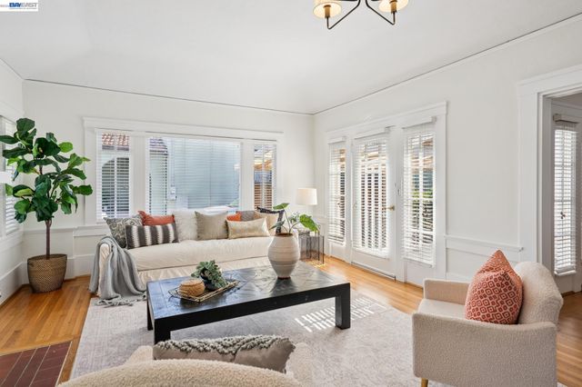 3244 Fernside Blvd, Alameda, CA 94501