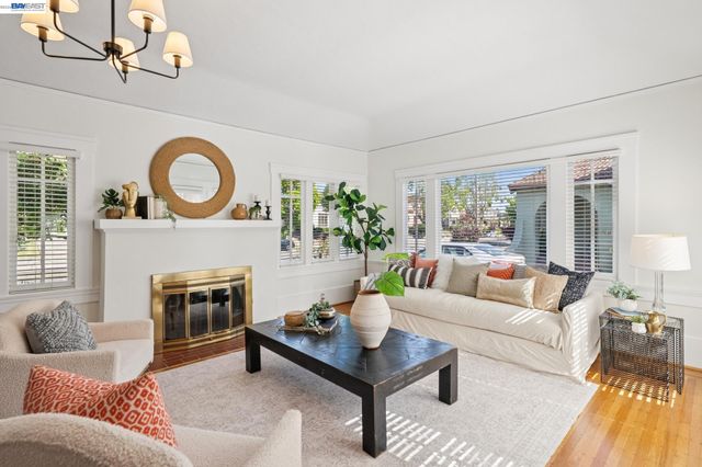 3244 Fernside Blvd, Alameda, CA 94501
