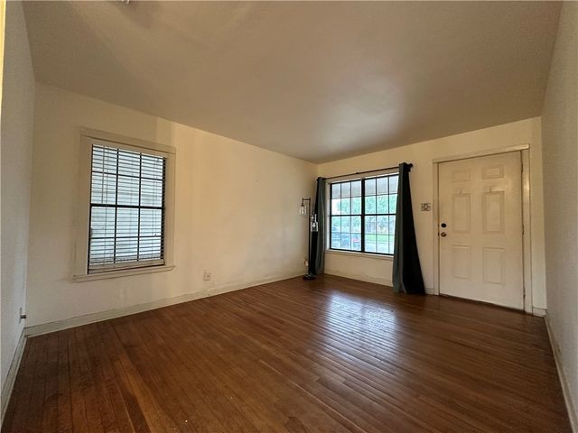 332 Woodlawn St, Sinton, TX 78387