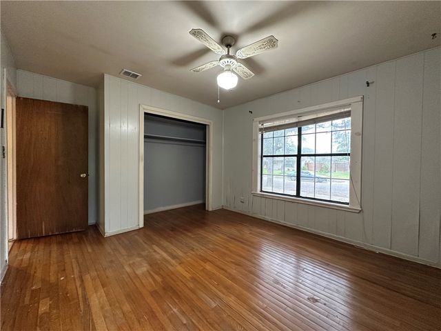 332 Woodlawn St, Sinton, TX 78387