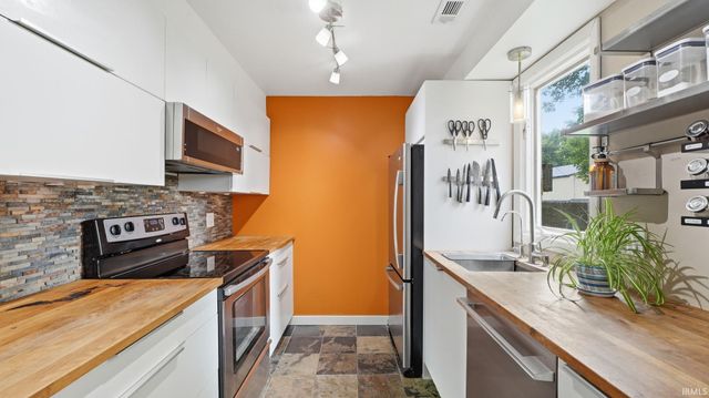 7323 Wrangler Trail, Fort Wayne, IN 46835
