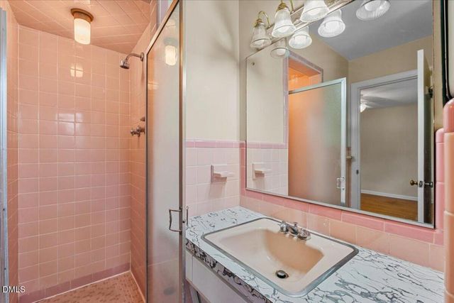 2805 Amherst Avenue, Burlington, NC 27215