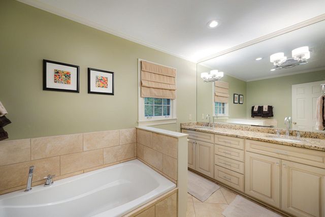 8225 BEEKMAN PL, Germantown, TN 38139