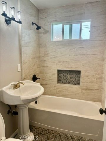 8432 Barnsley, Los Angeles, CA 90045
