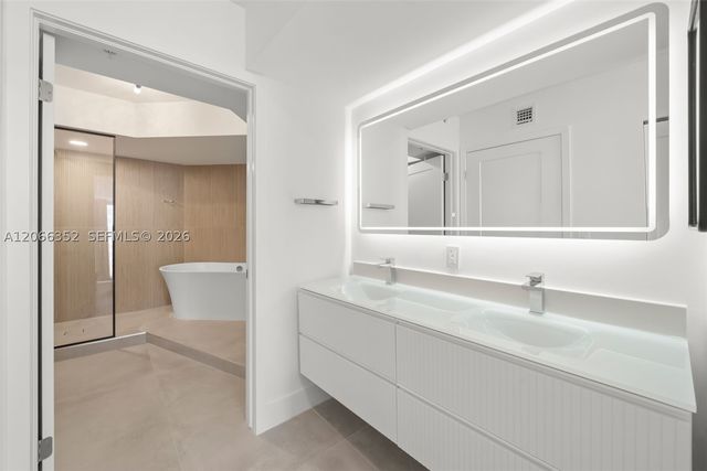 6301 Collins Ave 2307, Miami Beach, FL 33141