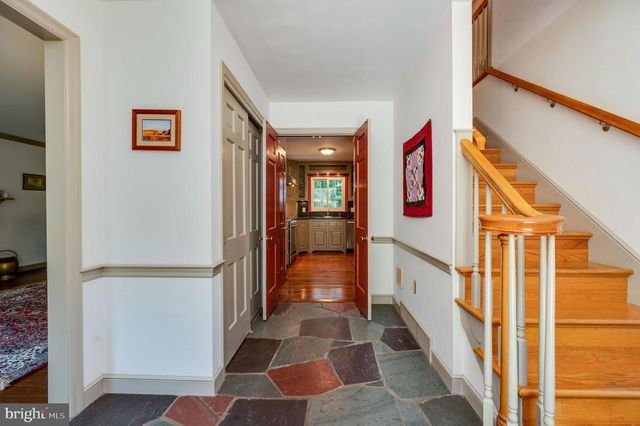 19 BIRCHWOOD RD, Wyomissing, PA 19610