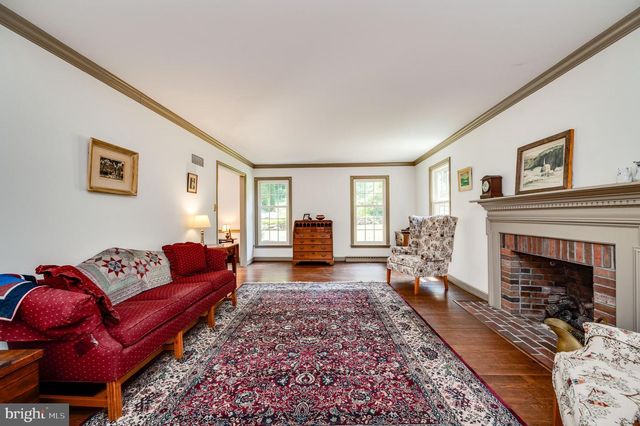 19 BIRCHWOOD RD, Wyomissing, PA 19610