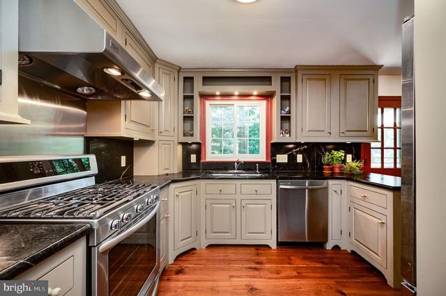19 BIRCHWOOD RD, Wyomissing, PA 19610