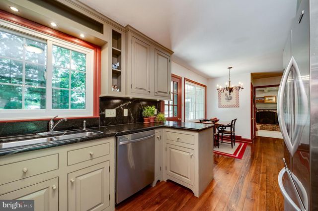 19 BIRCHWOOD RD, Wyomissing, PA 19610