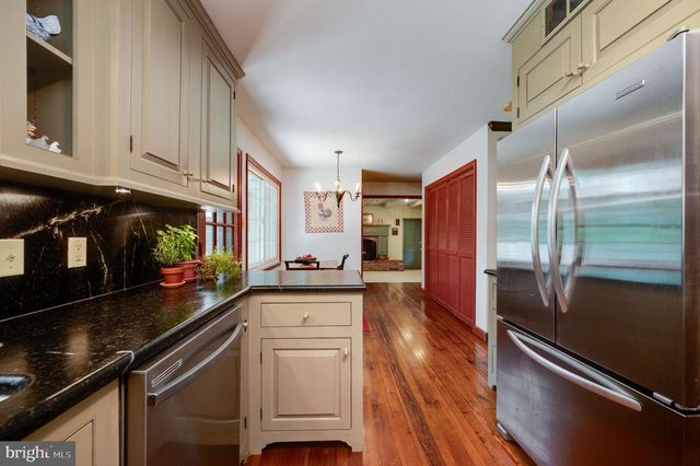 19 BIRCHWOOD RD, Wyomissing, PA 19610