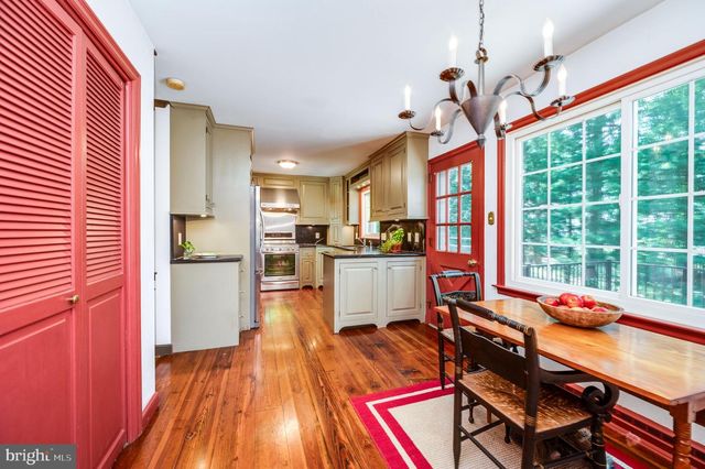 19 BIRCHWOOD RD, Wyomissing, PA 19610