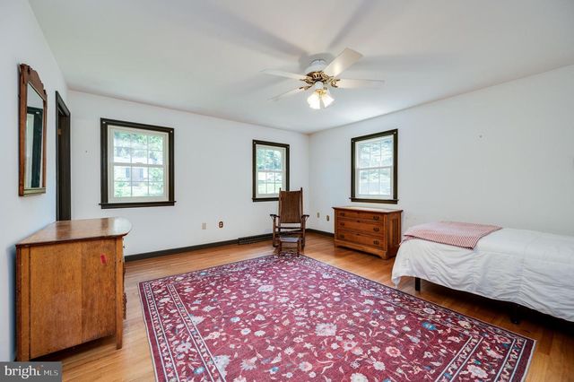 19 BIRCHWOOD RD, Wyomissing, PA 19610