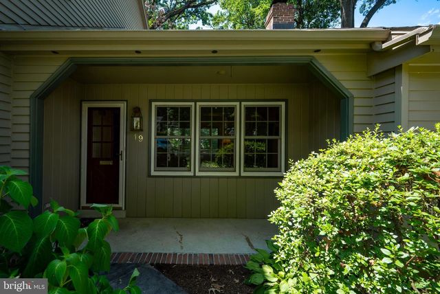 19 BIRCHWOOD RD, Wyomissing, PA 19610