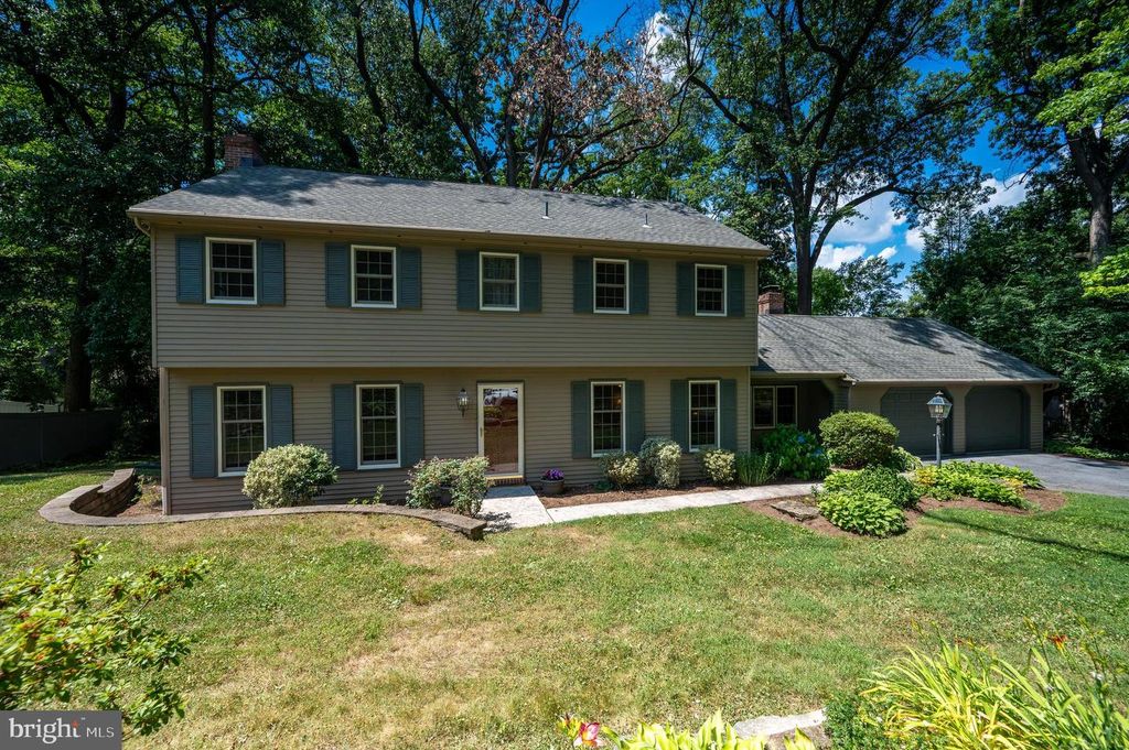 19 BIRCHWOOD RD, Wyomissing, PA 19610