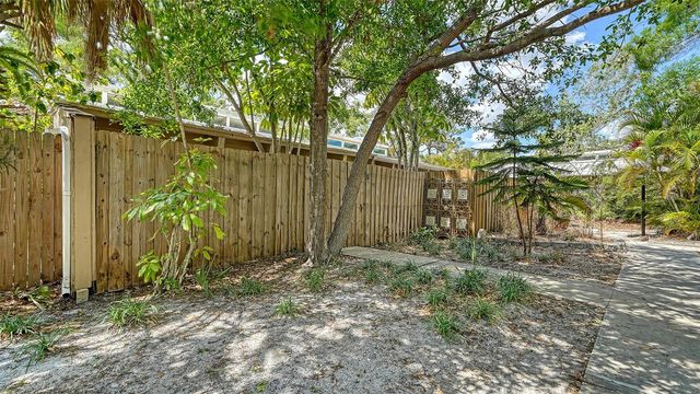 500 N JEFFERSON AVENUE B-5, Sarasota, FL 34237
