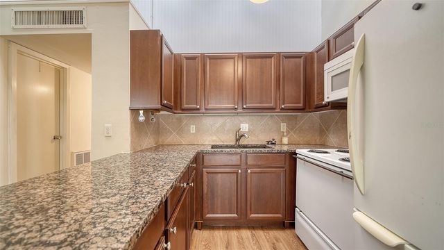 500 N JEFFERSON AVENUE B-5, Sarasota, FL 34237