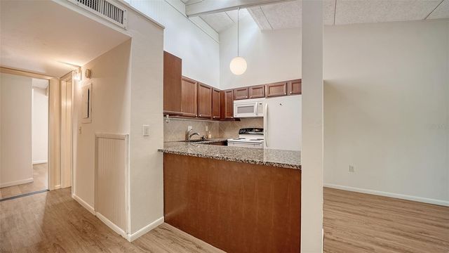 500 N JEFFERSON AVENUE B-5, Sarasota, FL 34237