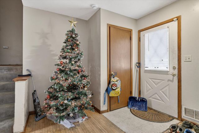 1574 Pacific Street, Saint Paul, MN 55106