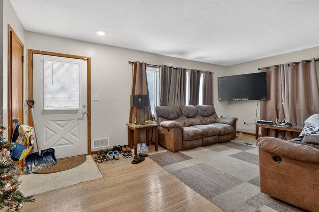 1574 Pacific Street, Saint Paul, MN 55106