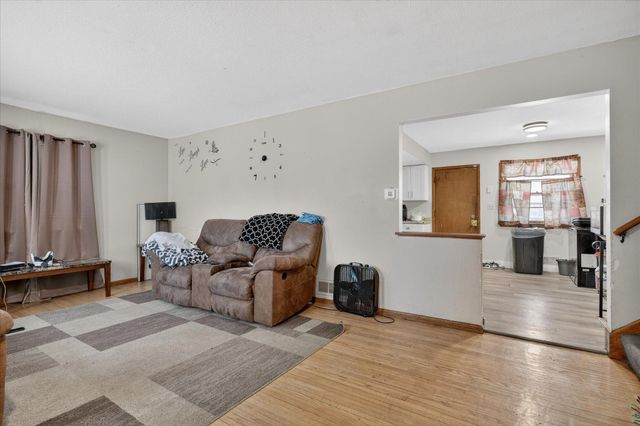 1574 Pacific Street, Saint Paul, MN 55106