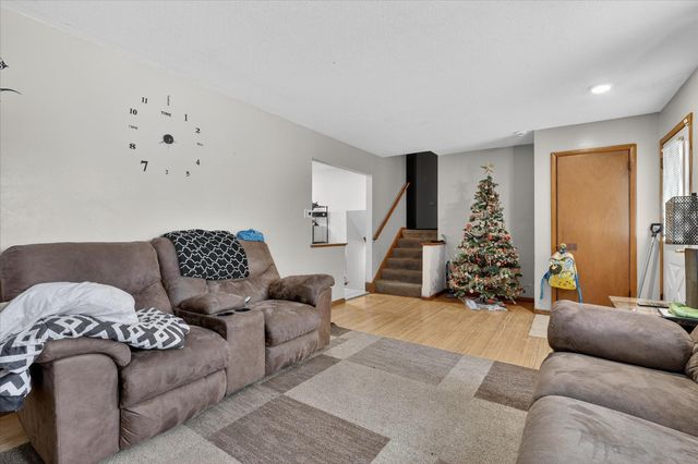 1574 Pacific Street, Saint Paul, MN 55106