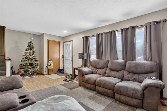 1574 Pacific Street, Saint Paul, MN 55106